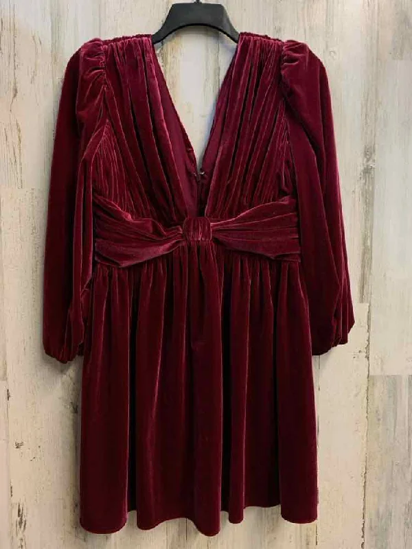 NWT GIANNI BINI Dresses and Skirts Size 12 Plum LONG SLEEVES Dress/VELVET V-NECK