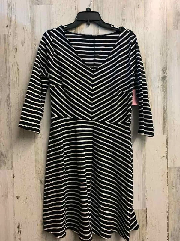 PRE-OWNED OLD NAVY Dresses and Skirts Size M BLK/WHT Stripe LONG SLEEVES Dress/V